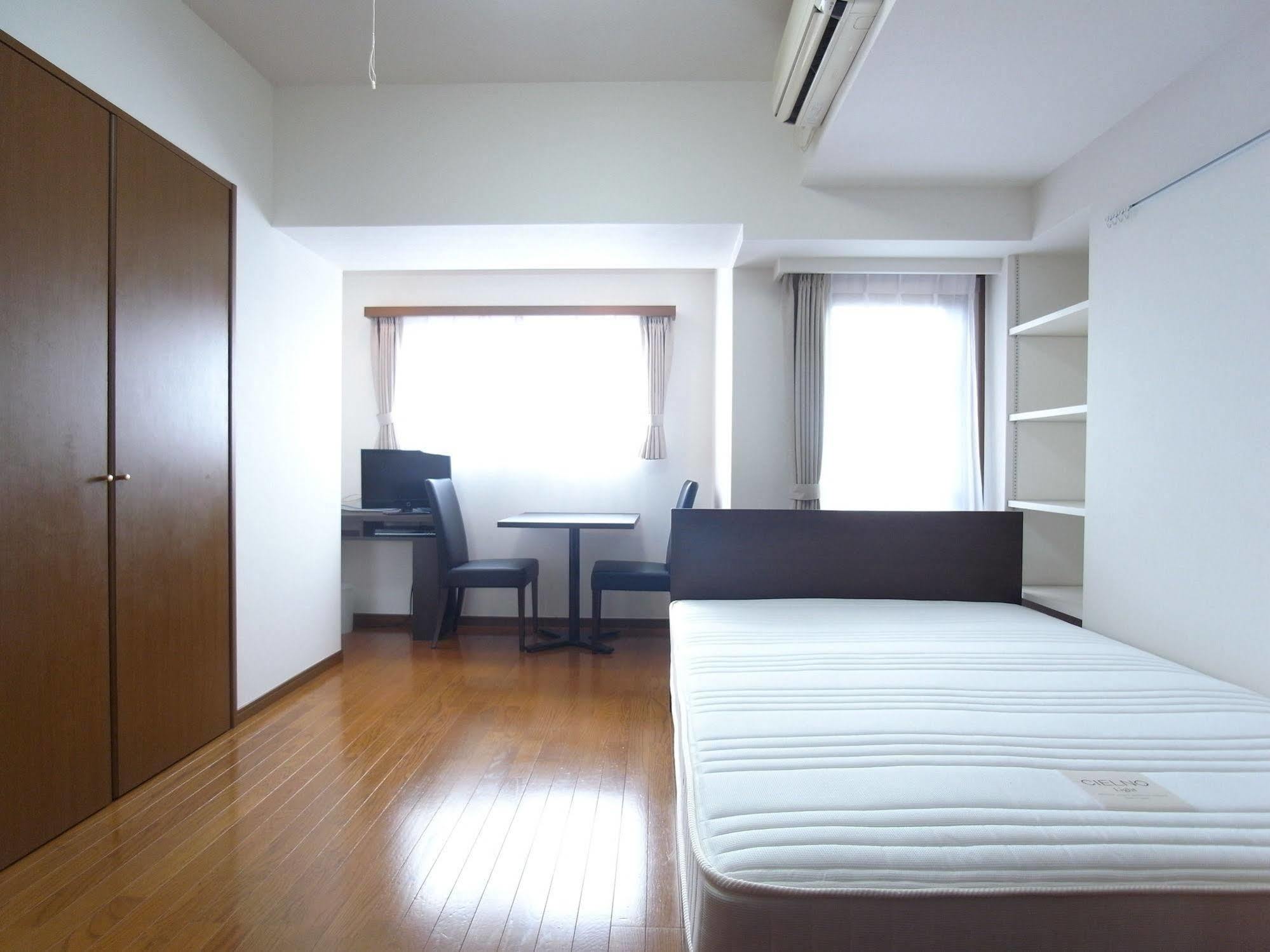 Palace Studio Shinjuku Parkside Токио Экстерьер фото